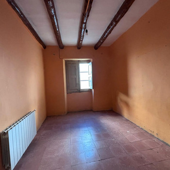 Dorftypisches Haus zur Renovierung mit vielfältigen Möglichkeiten in der Altstadt von Falset