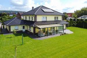 Wohnen auf hohem Niveau!
Exklusive Stadtvilla in begehrter Lage von Lengerich – Die vollständige Adresse der Immobilie erhältst du vom Anbieter., 49525 Lengerich – Vorschaubild 2