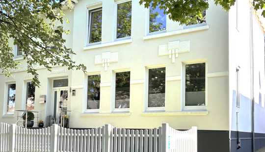 Bild von Wohnen und Arbeiten in stilvoller Stadtvilla im Bestzustand mit Nebengebäude und Doppelgarage!!!