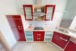 Helle 3-Zimmer-Wohnung mit hochwertiger Einbauküche, Grünblick und Stellplatz