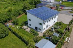 Hybrid-Immobilie am Naturschutzgebiet – Leben, Arbeiten und Durchatmen inklusive – Die vollständige Adresse der Immobilie erhältst du vom Anbieter., 91330 Eggolsheim – Vorschaubild 1