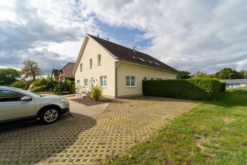 Immobilie in Burow - Zwei-Parteienhaus: Vielseitige, große Immobilie um Ihren freien Ideen gerecht zu werden. - Bild 0