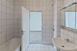 Raffiniert geschnitten & lichtdurchflutet: Exklusive 2-Zimmer-Wohnung mit Balkon & Tageslicht-Amb... – Hardehauser Weg 8, 33100 Kernstadt, Paderborn – Vorschaubild 9