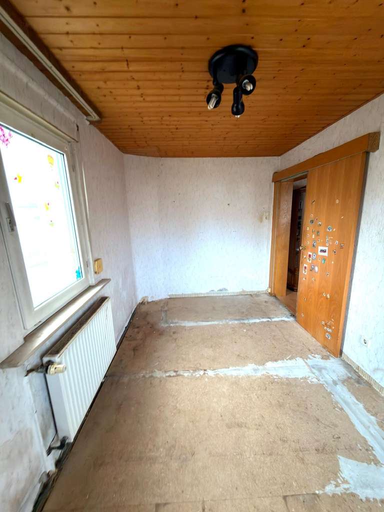 Immobilie in Ober-Ramstadt - Sanierungsbedürftiges EFH mit Garage & Nebengebäude in guter Lage von Ober-Ramstadt - Bild 4