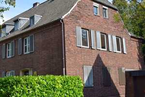 Bezugsfreie Generationenvilla - 3 Wohnungen - 1.000 m² - Parkgarten - Doppelgarage – Krefeld – Vorschaubild 1