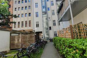 Berlin-Friedrichshain  Dachgeschoß 2 Zimmer mit Terrasse  zu verkaufen – Die vollständige Adresse der Immobilie erhältst du vom Anbieter., 10249 Friedrichshain, Berlin – Vorschaubild 2