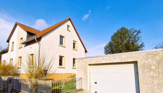 Bild von Oberursel: Solide Doppelhaushälfte mit großzügigem Grundstück und guter Infrastruktur