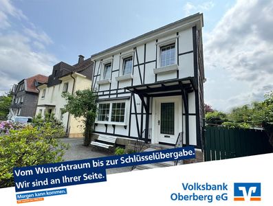 Charmantes Fachwerkhaus mit großem Grundstück
in zentraler Lage!