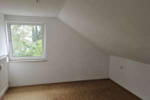 Schöne, Helle 3 Zimmer DG-Wohnung im Neufahrner Zentrum – Die vollständige Adresse der Immobilie erhältst du vom Anbieter., 85375 Neufahrn bei Freising – Vorschaubild 2