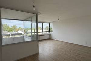 Frisch saniert - Helle 4-Zimmer Wohnung mit Einbauküche und Balkon in zentraler Lage von Jülich