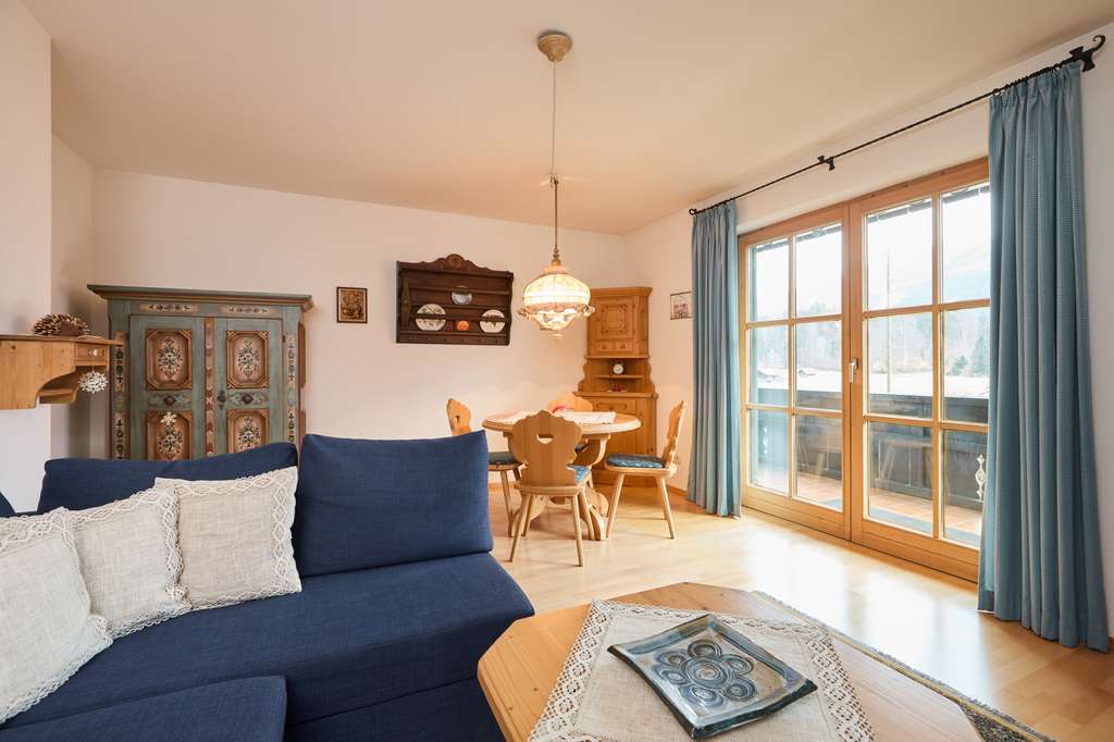 Immobilie in Grainau - Logenplatz Grainau: 2-Zimmer-Juwel mit unverbaubarem Panoramablick & XXL-Sonnenbalkon - Bild 1