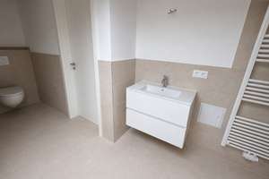 Hochwertiger Erstbezug im Dachgeschoss mit Einbauküche - ca. 95 m² - mit Stellplatz in ruhiger Lage – 8371 Glauchau – Vorschaubild 5