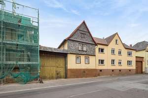 Langgöns - zum Sanieren: Denkmalschutzobjekt auf großem Grundstück mit großer gut nutzbarer Scheune – Die vollständige Adresse der Immobilie erhältst du vom Anbieter., 35428 Langgöns – Vorschaubild 4