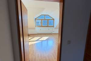 Heimelige, großzügige 2-Zi-DG Wohnung in bester Lage München-Trudering - frei und sofort verfügbar ! – Die vollständige Adresse der Immobilie erhältst du vom Anbieter., 81827 Waldtrudering, München – Vorschaubild 7