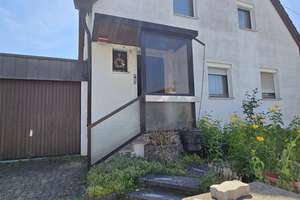 Tolles, freistehendes Einfamilienhaus mit Wintergarten, Terrasse und Garage in Ortsrandlage – Die vollständige Adresse der Immobilie erhältst du vom Anbieter., 71229 Leonberg – Vorschaubild 3
