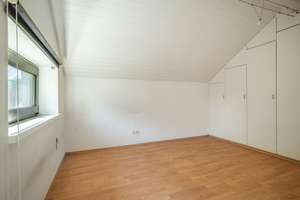 Laurensberg!
Bezugsfreies, geräumiges Appartement mit offener Galerie und Balkon – Die vollständige Adresse der Immobilie erhältst du vom Anbieter., 52074 Laurensberg (Statistischer Bezirk), Aachen – Vorschaubild 11