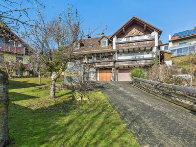 Schönes Zweifamilienhaus mit zwei separaten Wohnungen in Beratzhausen/Rechberg
