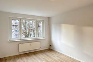 Frisch renovierte 3-Raumwohnung mit optionalem Stellplatz und Keller zu verkaufen.