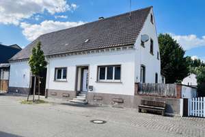 Platz für Ideen: Charmantes Sanierungsobjekt mit großem Innenhof und Nebengebäuden / Rheinhausen – Die vollständige Adresse der Immobilie erhältst du vom Anbieter., 68794 Oberhausen-Rheinhausen – Vorschaubild 2