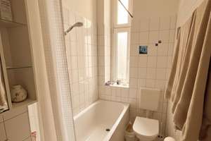 Berliner Altbaucharme trifft modernes Wohnen mit Balkon in begehrter Lage – Die vollständige Adresse der Immobilie erhältst du vom Anbieter., 10439 Prenzlauer Berg, Berlin – Vorschaubild 2