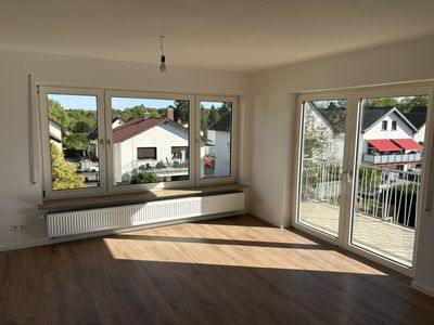 Erstbezug nach Sanierung: sehr helle 3 Zimmer Wohnung mit schönem Ausblick
