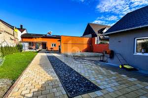 FAMILIENFREUNDLICH, NACHHALTIG UND GRENZNAH – Die vollständige Adresse der Immobilie erhältst du vom Anbieter., 79361 Sasbach am Kaiserstuhl – Vorschaubild 1