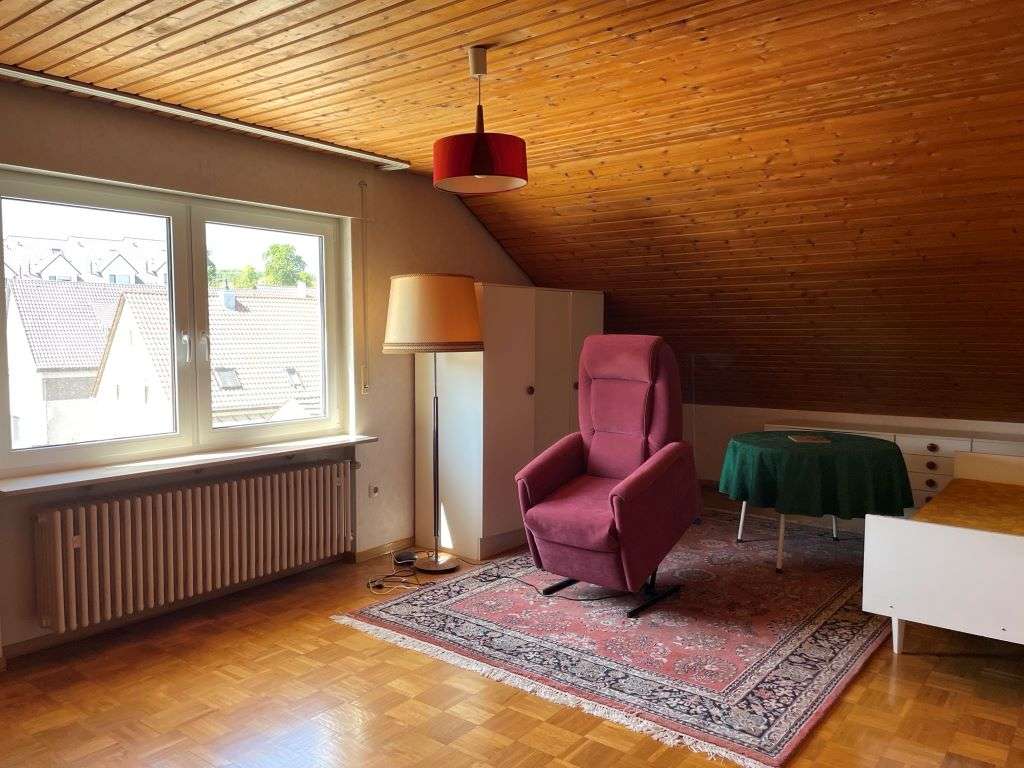 Immobilie in Hessigheim - Ein Haus voller Möglichkeiten mit Wintergarten, Garage und Garten, in ruhiger Ortslage - Bild 3