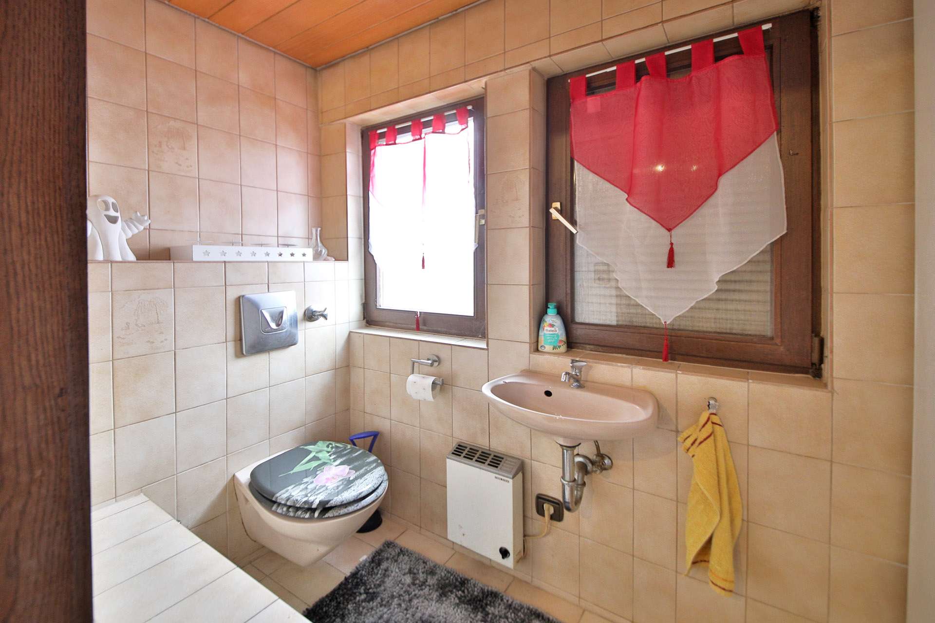 Immobilie in Keltern - Ihr Zuhause mit Perspektive: Charmante Doppelhaushälfte mit Garten in Keltern-Weiler - Bild 4