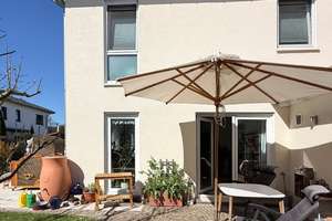 Zentral. Hell. Naturnah.
Einseitig angebautes Einfamilienhaus im Herzen von Overath – Die vollständige Adresse der Immobilie erhältst du vom Anbieter., 51491 Overath – Vorschaubild 24