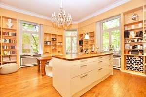 Spacious period apartment spanning two floors with a garden in the heart of Wiesbaden. – Die vollständige Adresse der Immobilie erhältst du vom Anbieter., 65189 Südost, Wiesbaden – Vorschaubild 3