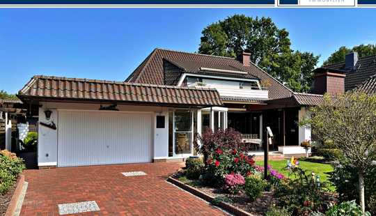 Bild von Einfamilienhaus mit Einliegerwohnung und Gartenidylle