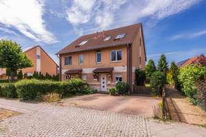 Großzügige Doppelhaushälfte in familienfreundlicher Lage von Berlin-Staaken – Die vollständige Adresse der Immobilie erhältst du vom Anbieter., 13591 Staaken, Berlin – Vorschaubild 3