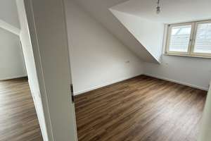 Charmante 2,5-Zimmer-Dachgeschosswohnung mit neuer Einbauküche in Winnenden-Baach – Die vollständige Adresse der Immobilie erhältst du vom Anbieter., 71364 Winnenden – Vorschaubild 3