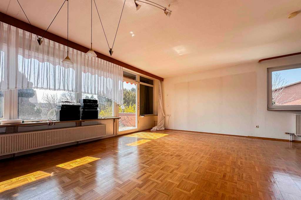 Immobilie in Hausen - Bungalow-Stil mit großzügigem Keller und Einliegerpotenzial auf sonnigem Grundstück - Bild 2