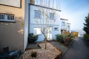 Modernisiertes Reihenmittelhaus mit Garten, Balkon und 5 Zimmern in Ostfildern Parksiedlung – Danziger Strasse 2, 73760 Esslingen (Kreis) – Vorschaubild 2