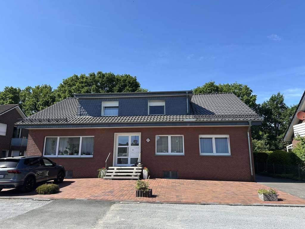 Immobilie in Rheda-Wiedenbrück - 4-Familien-Haus in Rheda, geeignet für Kapitalanleger und Eigennutzer - Bild 0