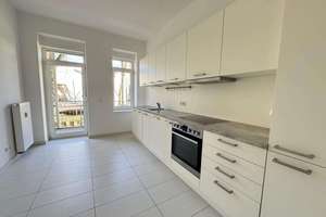 Neu & exklusiv - Großzügige 3-Zimmer-Wohnung mit Balkon & Einbauküche