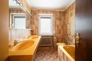 Großzügiges Reiheneckhaus mit idyllischem Garten, Ausbaupotenzial und fußläufig erreichbarer U-Bahn – München – Vorschaubild 12