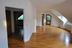 Attraktive Dachgeschosswohnung mit zwei Zimmern sowie Balkon und Einbauküche in Wilhelmshöhe – Kassel – Vorschaubild 1