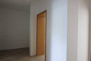 Schicke kleine Wohnung im 1. OG - mit Einbauküche und Balkon! – Bernhardstraße 39, 9126 Chemnitz – Vorschaubild 4