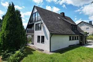 Großzügiges Zweifamilienhaus mit Garten