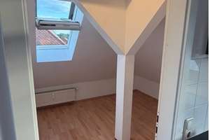 Charmante und helle 2,5-Zimmer-Dachgeschosswohnung in Augsburg-Göggingen – Felsensteinstraße 11, 86199 Göggingen-Süd, Augsburg – Vorschaubild 4