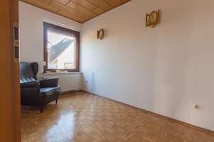 Attraktive Doppelhaushälfte mit vermieteten Einlegerhaus in Misburg-Nord | Garage – Die vollständige Adresse der Immobilie erhältst du vom Anbieter., 30629 Misburg-Nord, Hannover – Vorschaubild 9