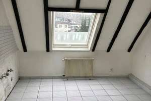 Teilmodernisierte 3-Zimmer-Maisonette-Dachgeschoßwohnung mit Balkon in Köln-Buchheim – Die vollständige Adresse der Immobilie erhältst du vom Anbieter., 51065 Buchheim, Köln – Vorschaubild 6