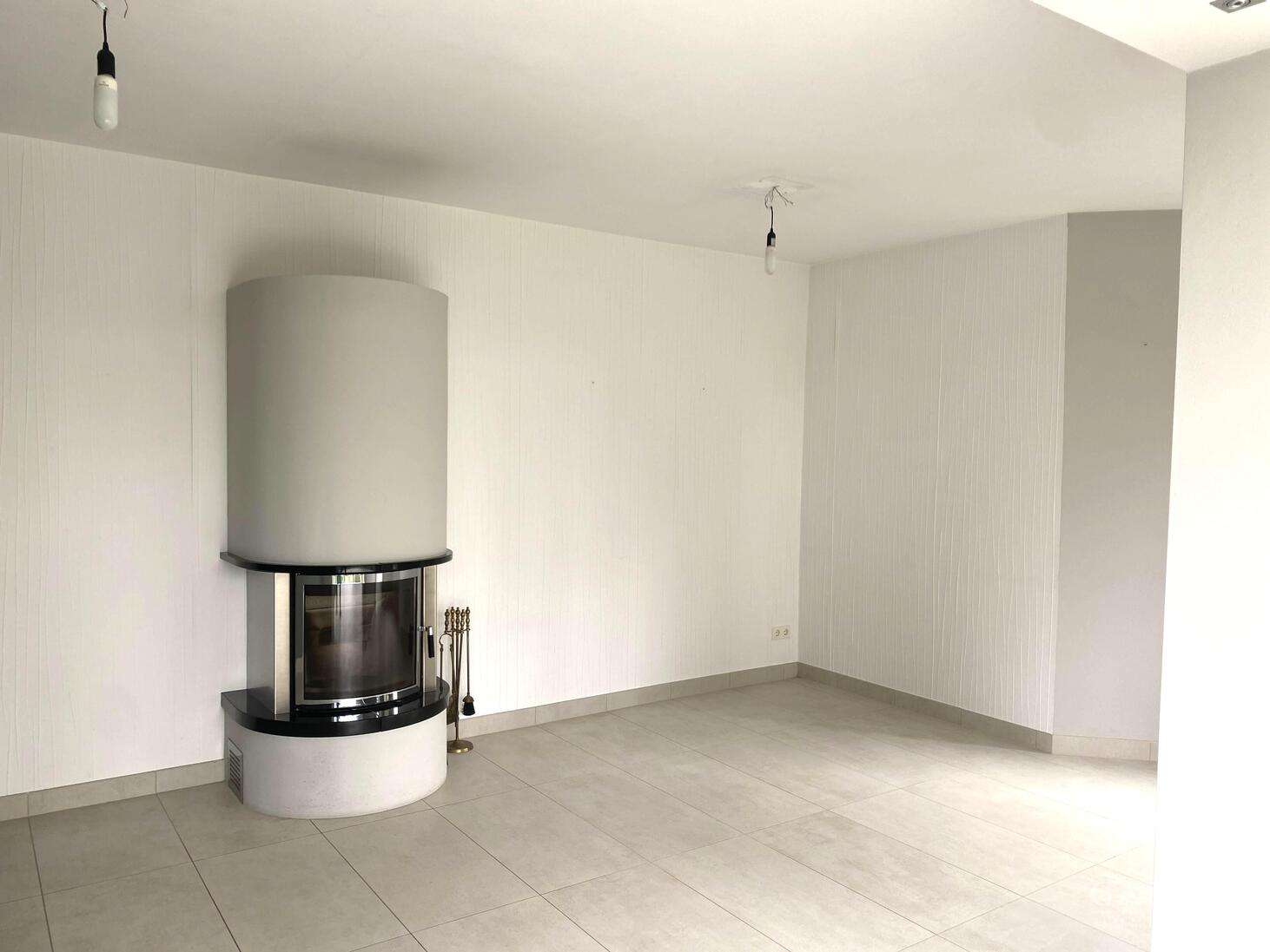 Immobilie in Naunhof - Großzügiges Zweifamilienhaus mit Wintergarten, Sauna, zwei Kaminen, Garage und schönem Grundstück - Bild 1