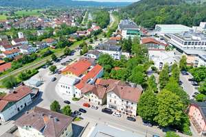 Seltene Gelegenheit in Bruckmühl: Wohn- u. Geschäftshaus, gute Mieteinnahmen und Ausbaupotenzial!