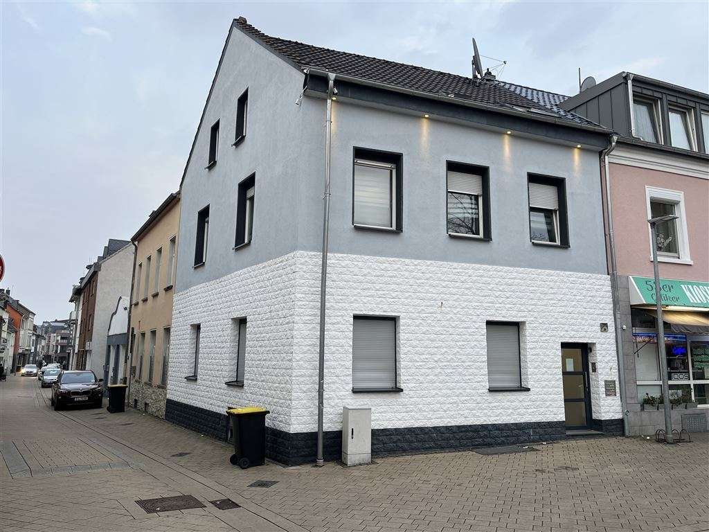 Ihr neues Zuhause mit Zusatzeinnahmen – Charmantes 3-Familienhaus in Innenstadtlage