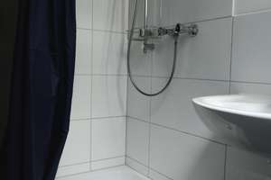 WG-Zimmer frei ab 01.11. 26 – MITTE Wiesbaden, günstige Nebenkosten und Helles Zimmer – Rheinstraße 62, 65185 Mitte, Wiesbaden – Vorschaubild 7