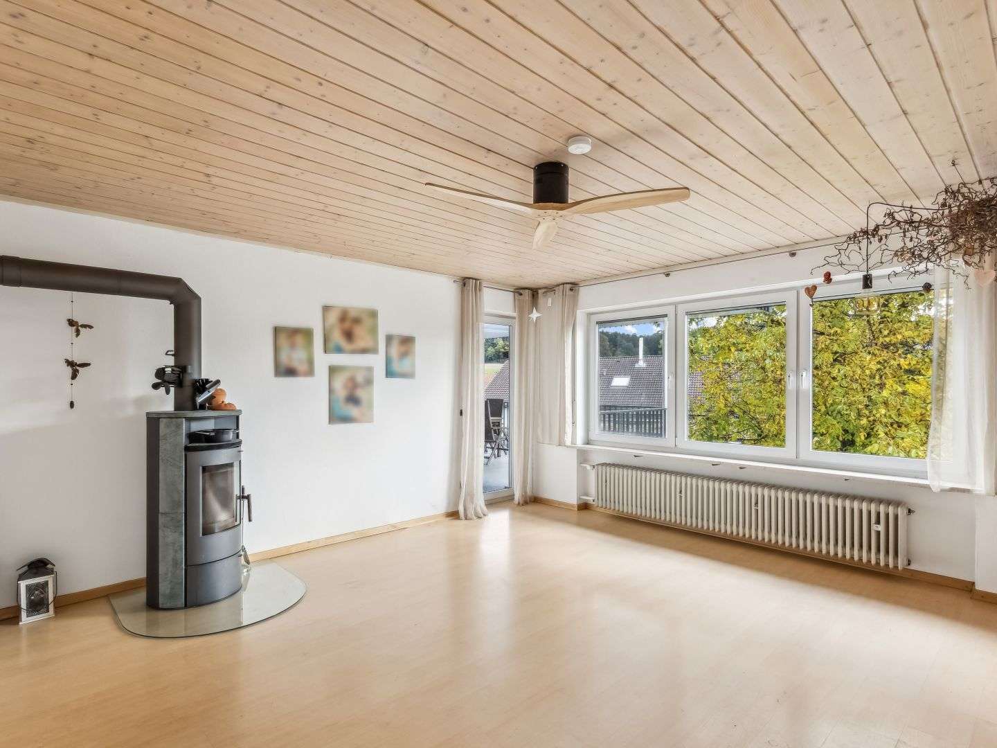 Immobilie in Adelzhausen - Top saniertes Mehrgenerationenhaus mit Gewerbeeinheit in Adelzhausen - Bild 2