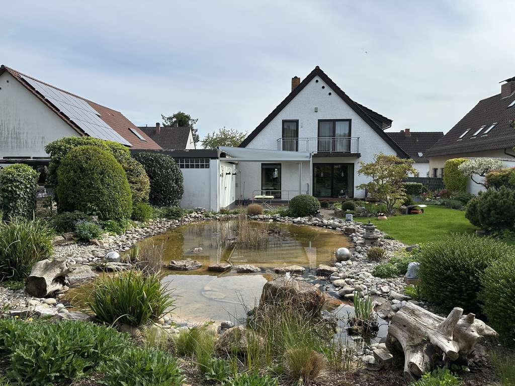 Attraktives Einfamilienhaus mit angelegtem Garten und gehobener Ausstattung in Worms Leiselheim